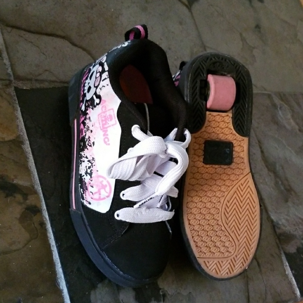 Size 4 Heelys